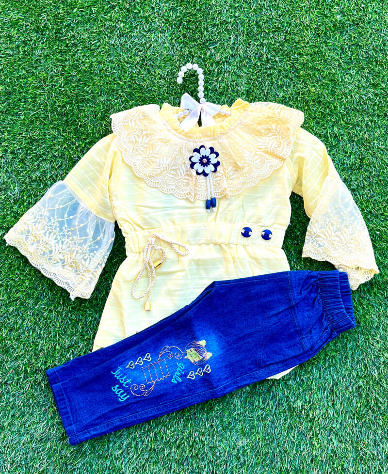 Embroidered top and jeans set yellow